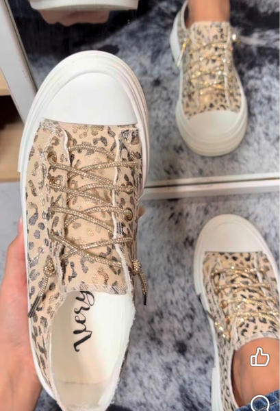 Animal print beige sneakers