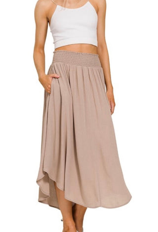 Crinkled beige skirt for vacay