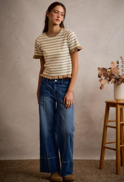 Cream/Taupe short sleeve knit top with blue jeans