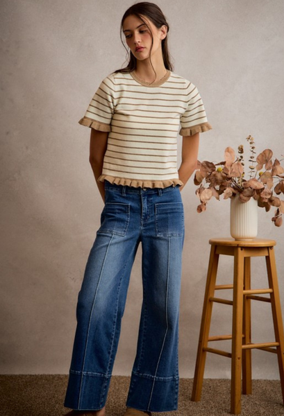 Short sleeve seater with jeans
