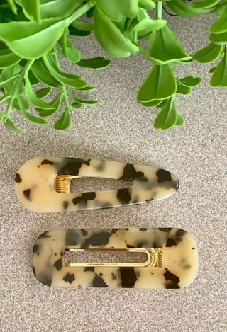 hair clip in beige/black