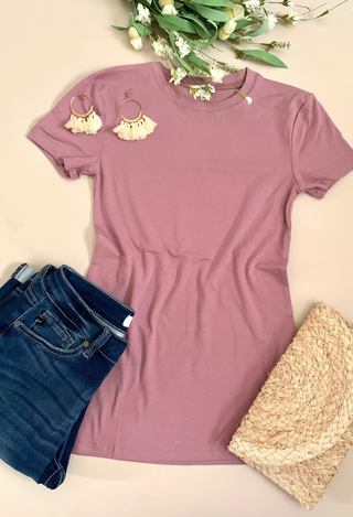 dr mauve tee with shorts flatlay