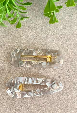 Marbled hair clip in grey