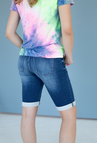 Kan Can Shorts Medium Wash with tie dye top
