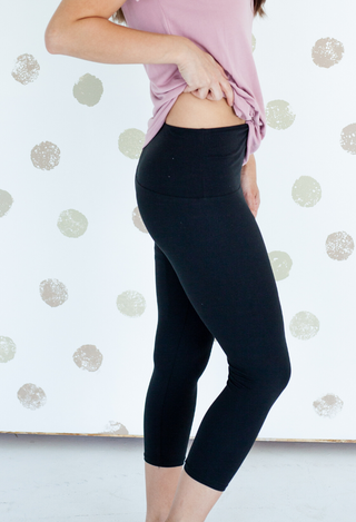 Ultra soft capri leggings in black