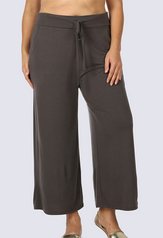 dark grey capri pants