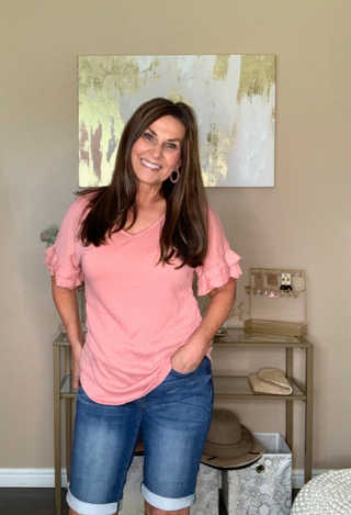 Girls Day out Top in dusty pink with jean shorts