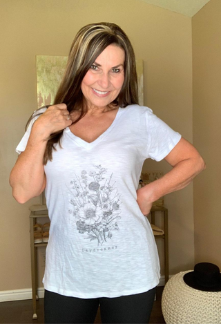 Daydreamer flower tee