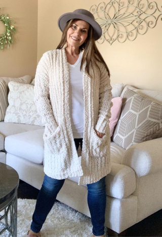 cream popcorn duster with white top, jeans and rancher hat