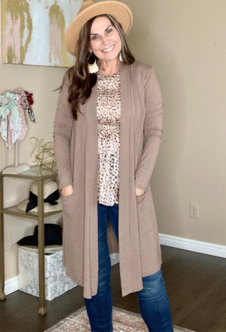 caraway duster in mocha with jeans & hat