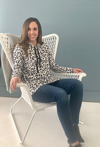 Animal Print Hoodie in whiite with jeans