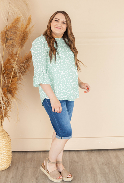 Geo Blouse Sage with Kan Can Button fly shorts