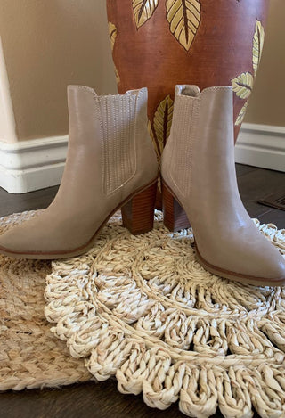 Suede boots in tan
