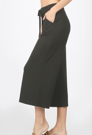 Cropped Lounge pants in black