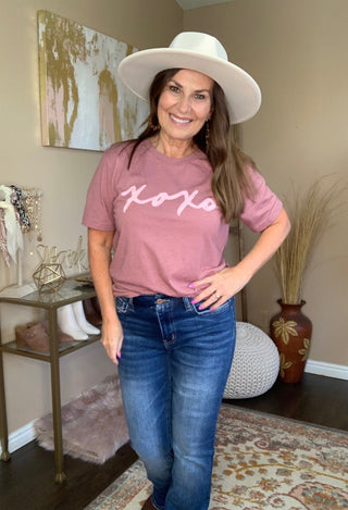 Mauve XOXO Graphic tee