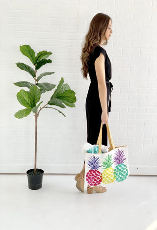 pineapple beach bag ith black outfit
